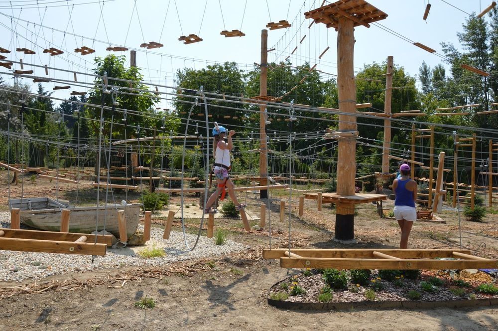 Tavirózsa Kalandpark kötélpályája Keszthely és Hévíz között